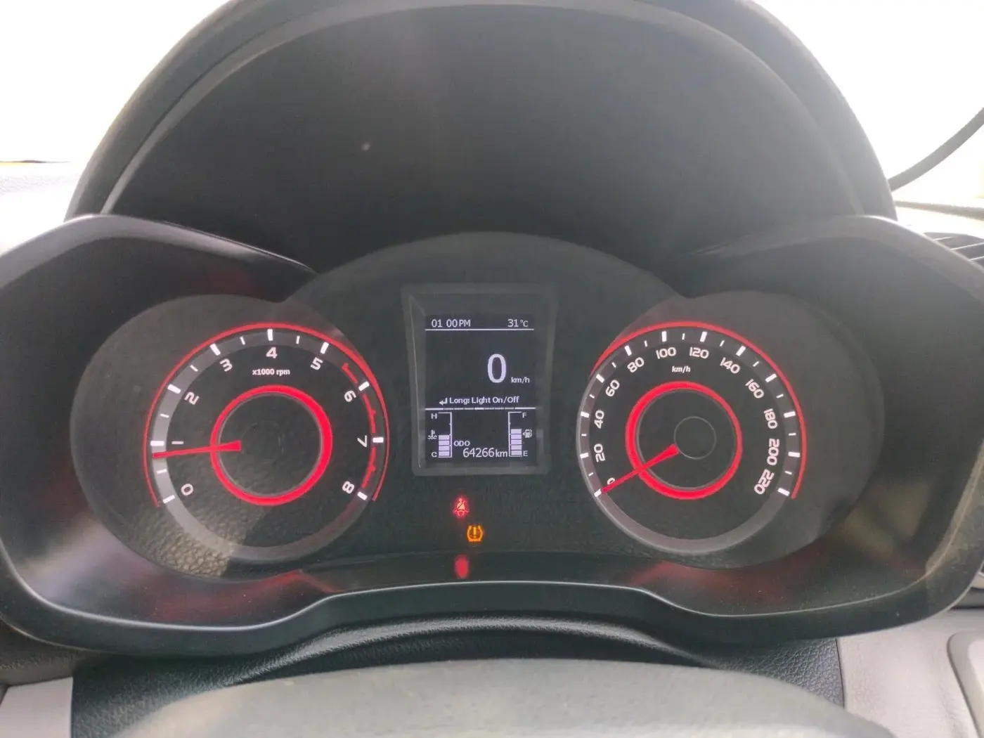 2022 Mahindra XUV300 W8 1.2 PETROL, Petrol, Manual, 64,266 km, interior