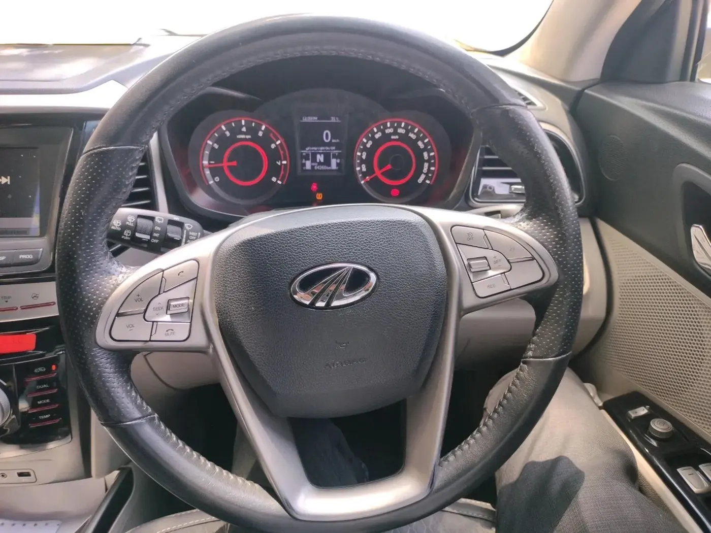2022 Mahindra XUV300 W8 1.2 PETROL, Petrol, Manual, 64,266 km, interior