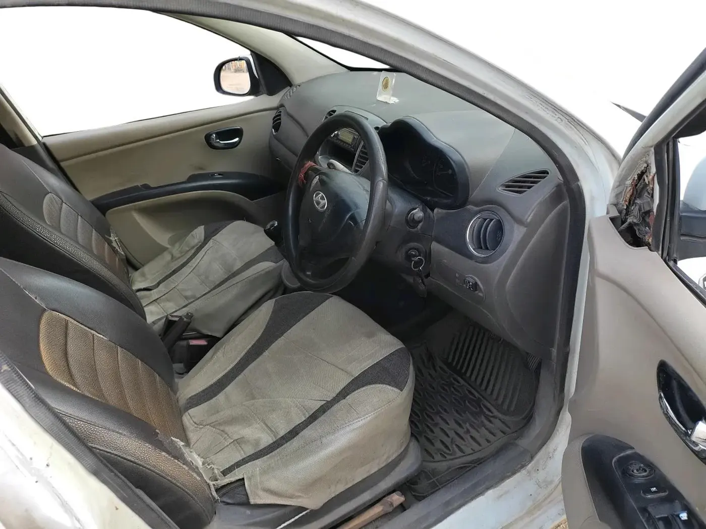 2011 Hyundai i10 MAGNA 1.2, CNG, Manual, 2,10,643 km, interior