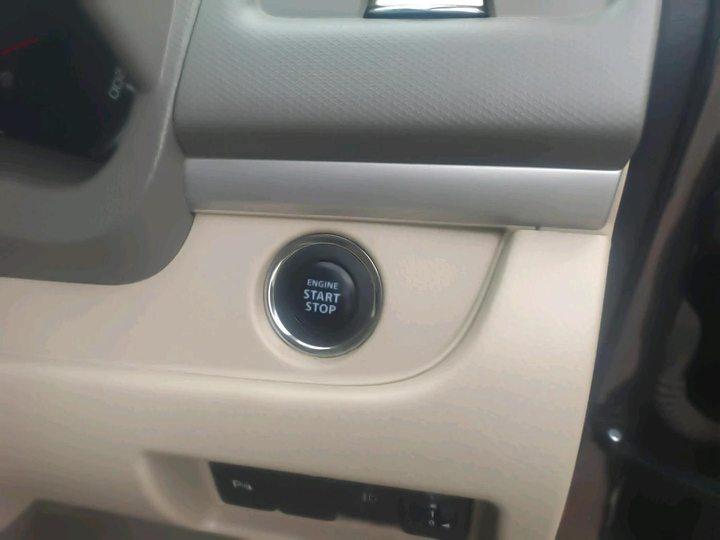 2015 Maruti Ertiga ZXI+, Petrol, Manual, 65,130 km, interior