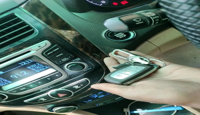 2015 Hyundai Verna FLUIDIC 1.6 CRDI SX 4S, Diesel, Manual, 1,35,804 km, interior