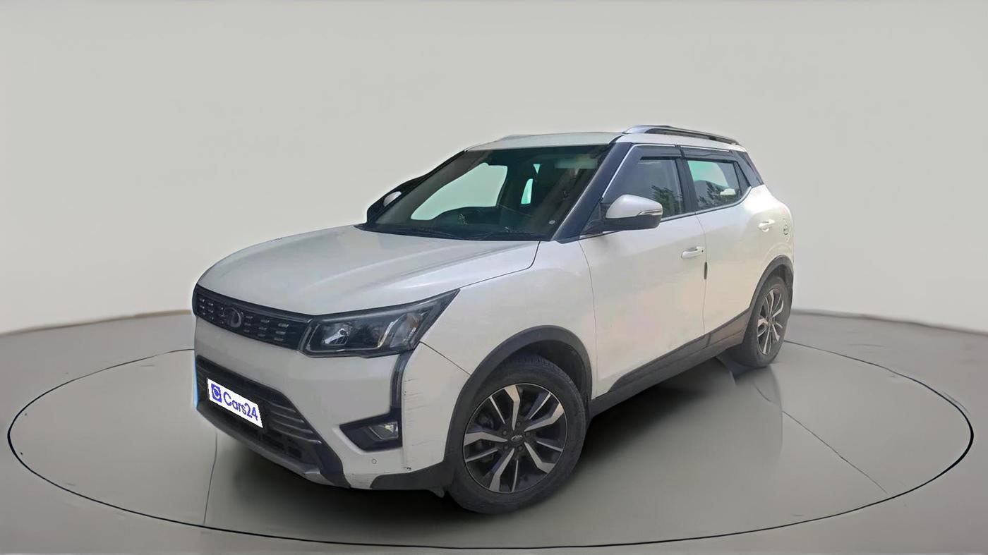 2019 Mahindra XUV300 W8 (O) 1.5 DIESEL AMT, Diesel, Automatic, 1,09,588 km, exterior