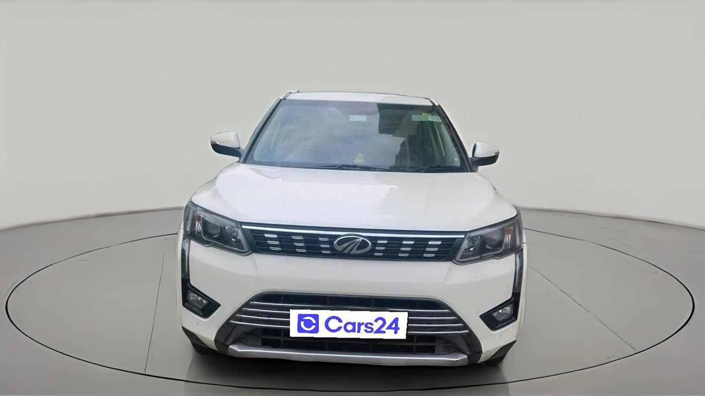 2019 Mahindra XUV300 W8 (O) 1.5 DIESEL AMT, Diesel, Automatic, 1,09,588 km, exterior