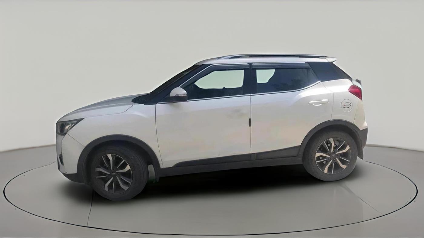2019 Mahindra XUV300 W8 (O) 1.5 DIESEL AMT, Diesel, Automatic, 1,09,588 km, exterior