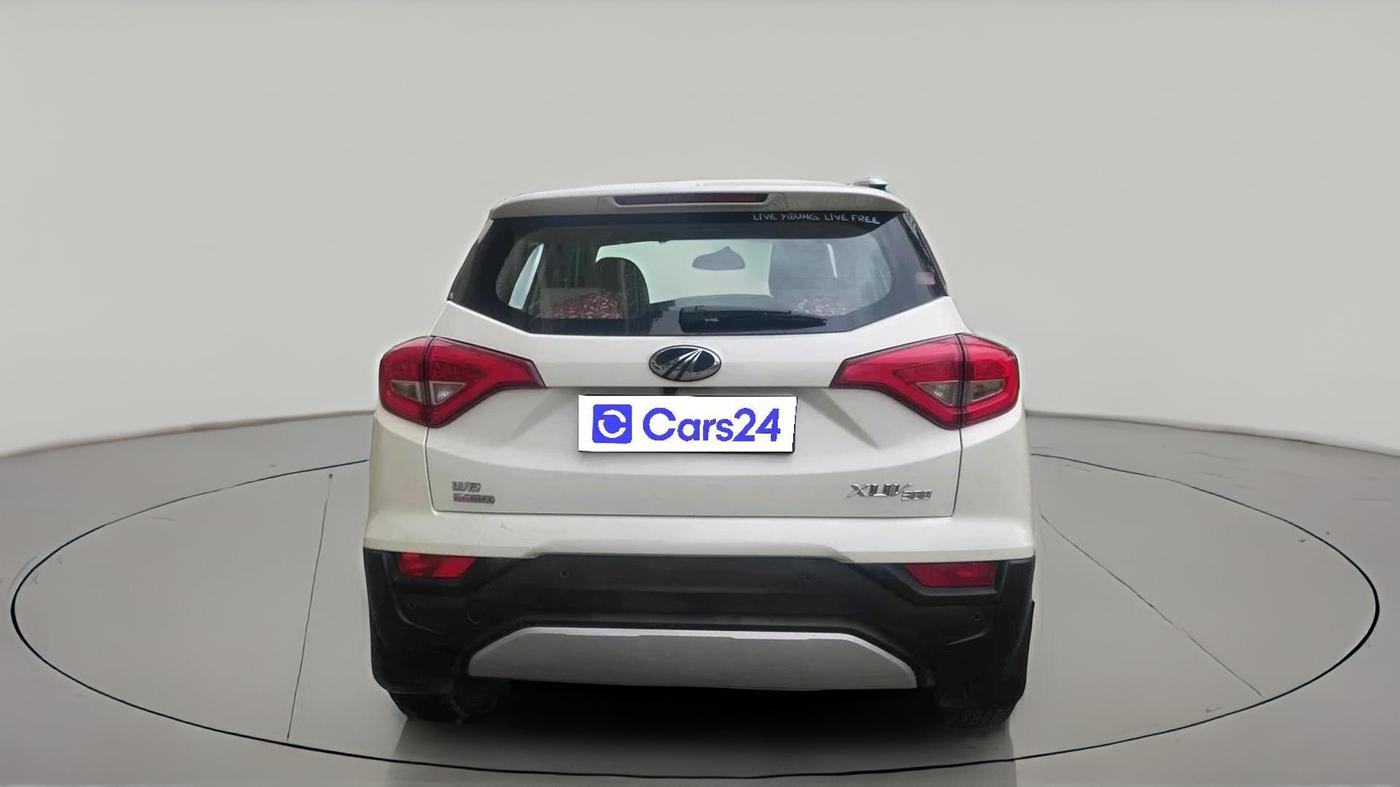 2019 Mahindra XUV300 W8 (O) 1.5 DIESEL AMT, Diesel, Automatic, 1,09,588 km, exterior