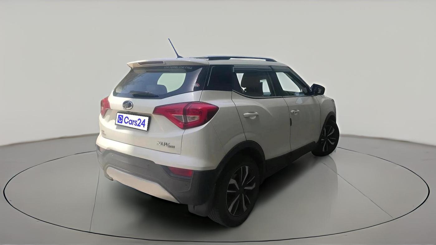 2019 Mahindra XUV300 W8 (O) 1.5 DIESEL AMT, Diesel, Automatic, 1,09,588 km, exterior