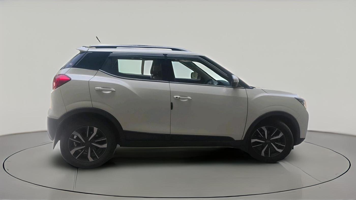 2019 Mahindra XUV300 W8 (O) 1.5 DIESEL AMT, Diesel, Automatic, 1,09,588 km, exterior