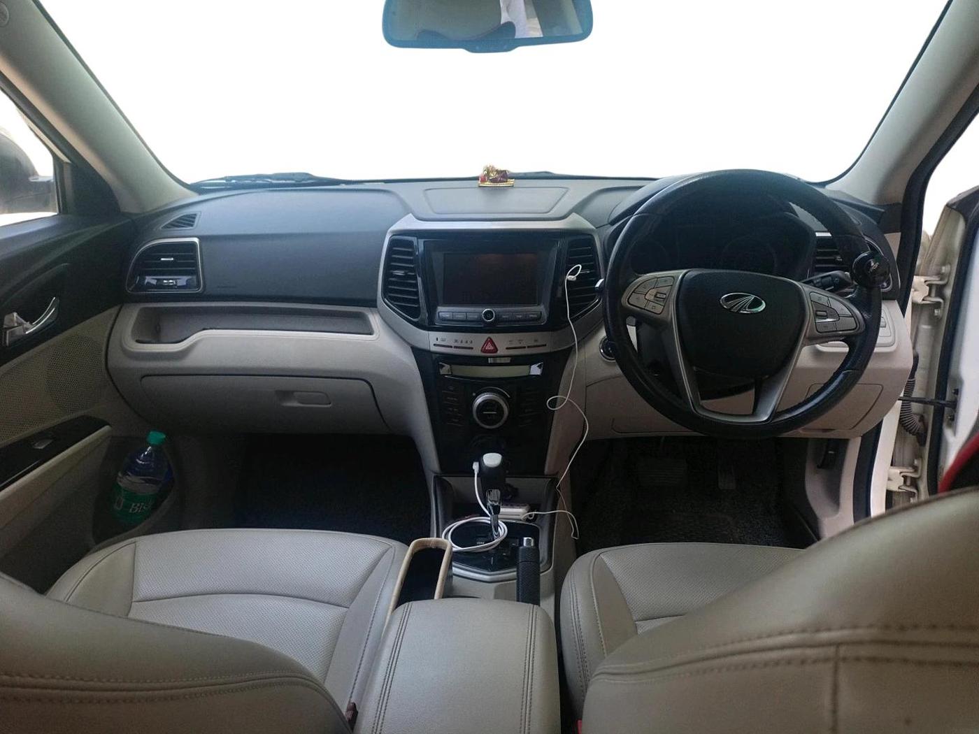 2019 Mahindra XUV300 W8 (O) 1.5 DIESEL AMT, Diesel, Automatic, 1,09,588 km, interior