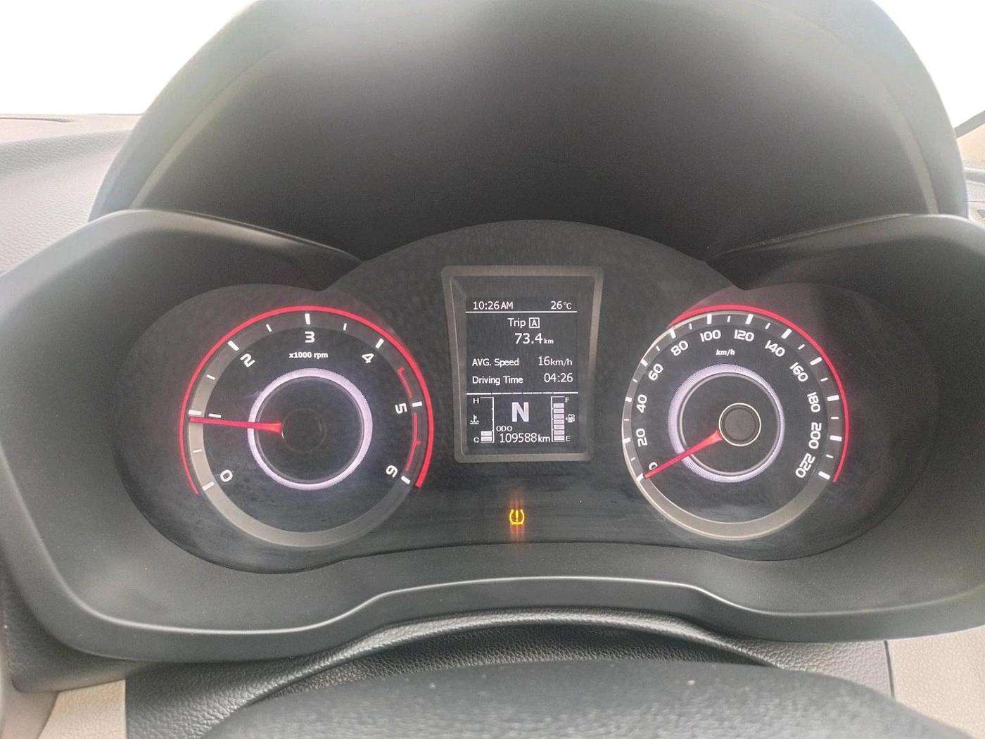 2019 Mahindra XUV300 W8 (O) 1.5 DIESEL AMT, Diesel, Automatic, 1,09,588 km, interior