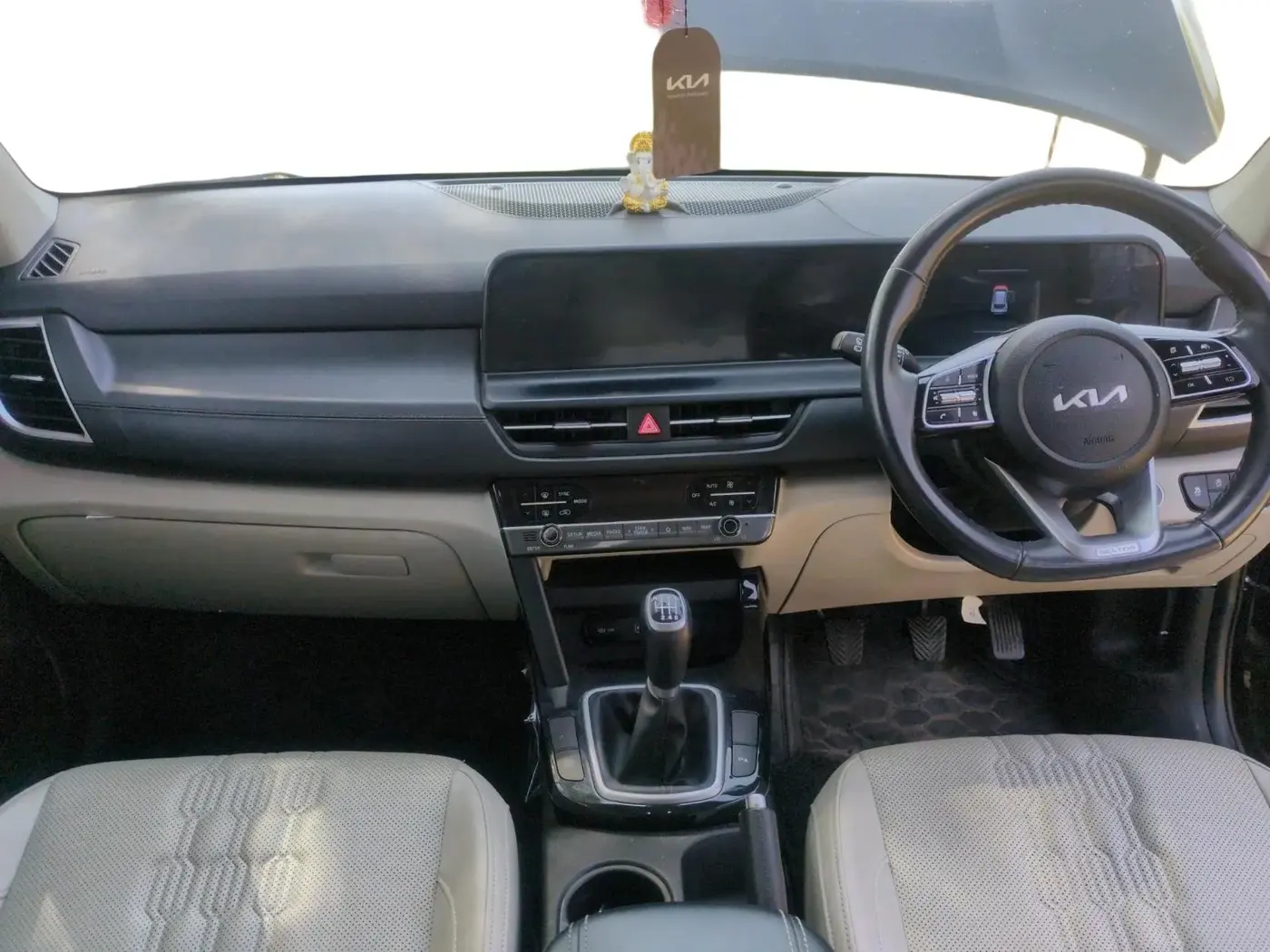 2024 KIA SELTOS  HTX 1.5 PETROL MT, Petrol, Manual, 56,982 km, interior
