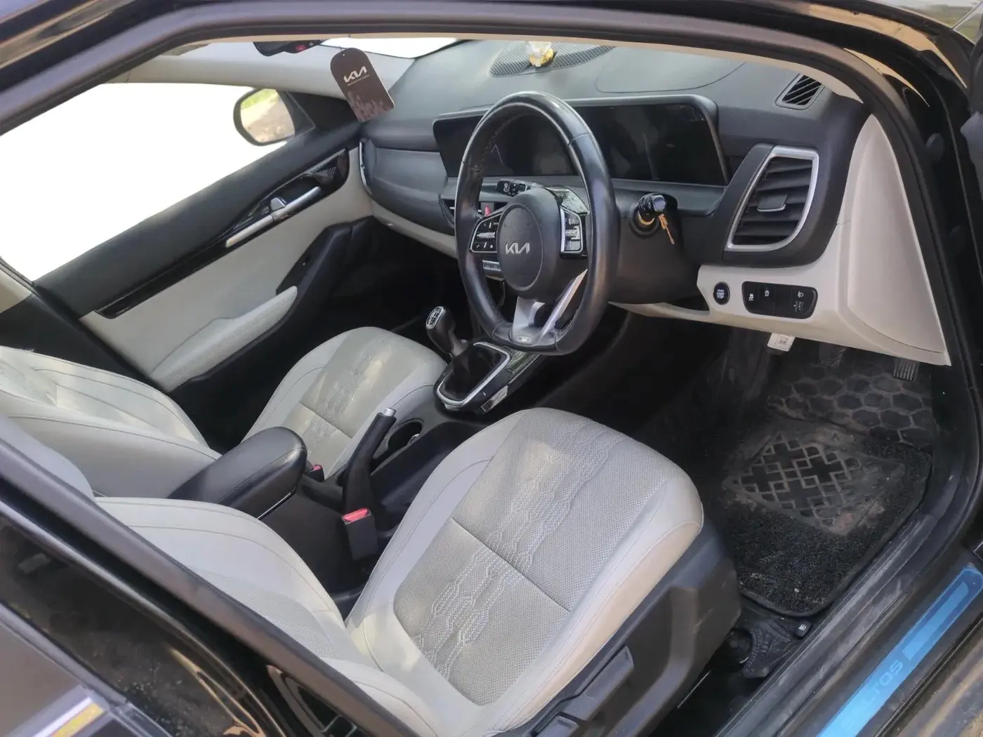 2024 KIA SELTOS  HTX 1.5 PETROL MT, Petrol, Manual, 56,982 km, interior