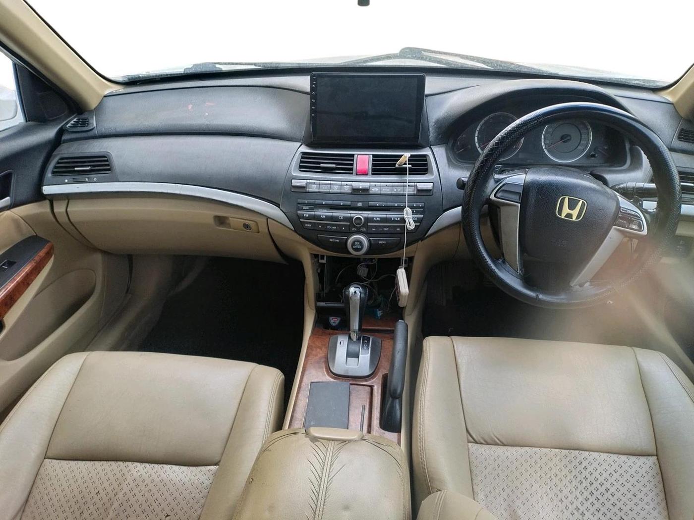 2011 Honda Accord 2.4L I-VTEC AT, CNG, Automatic, 1,49,561 km, interior