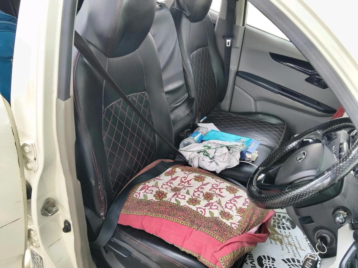 2016 Mahindra Kuv100 K4 D 6 STR, Diesel, Manual, 2,15,258 km, interior
