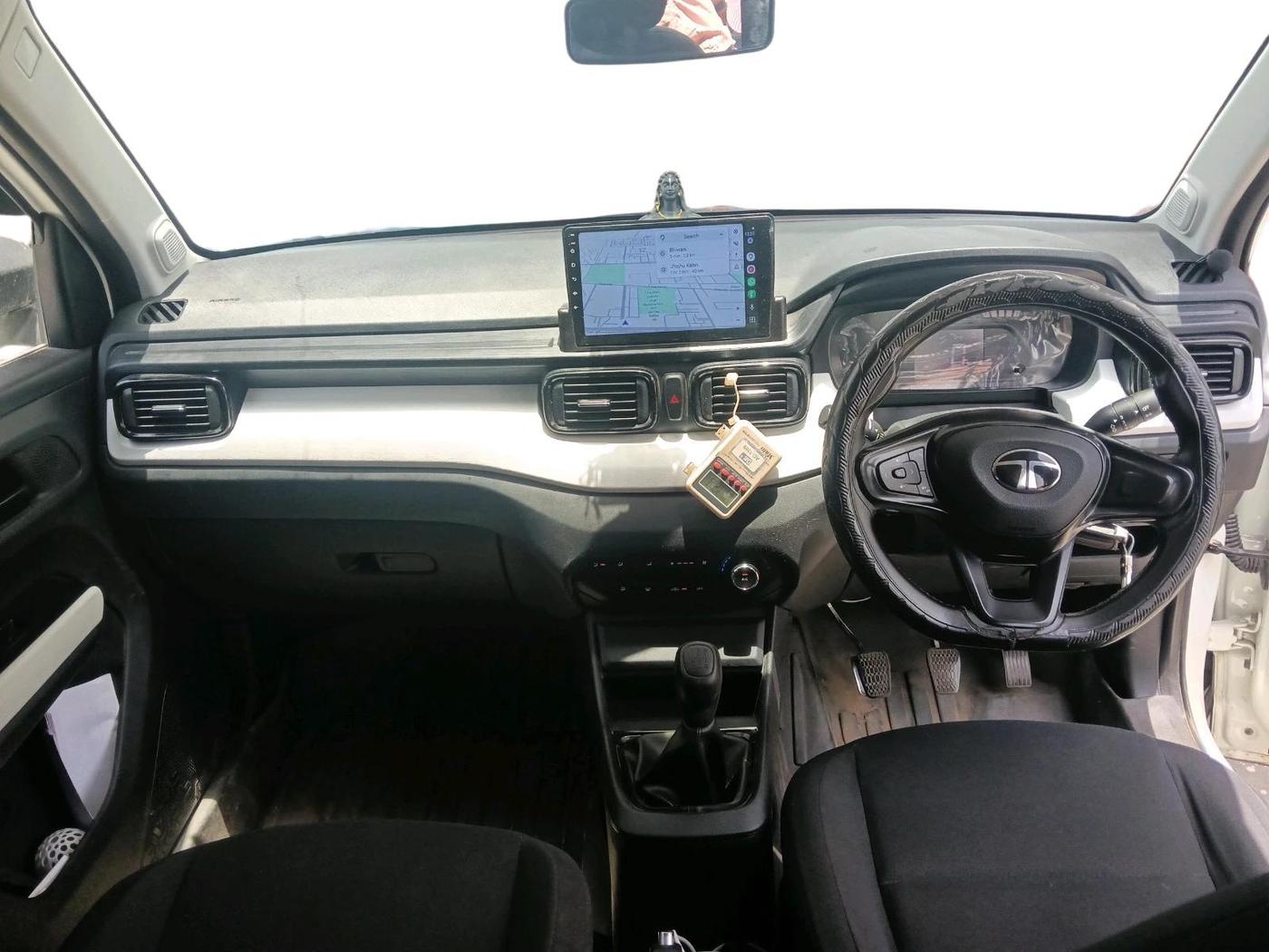 2025 Tata PUNCH PURE MT CNG, CNG, Manual, 25,728 km, interior