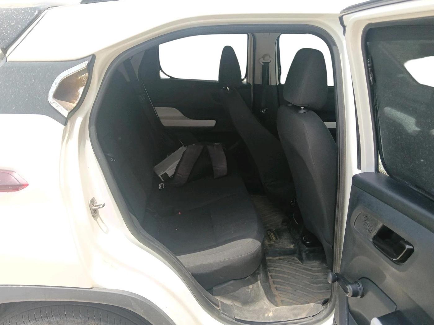 2025 Tata PUNCH PURE MT CNG, CNG, Manual, 25,728 km, interior