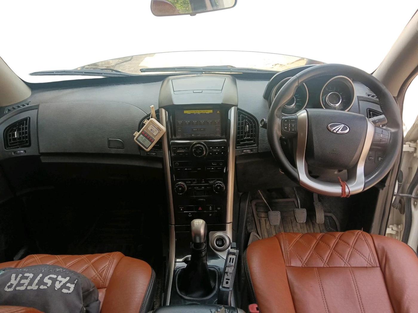 2019 Mahindra XUV500 W9, Diesel, Manual, 1,32,891 km, interior