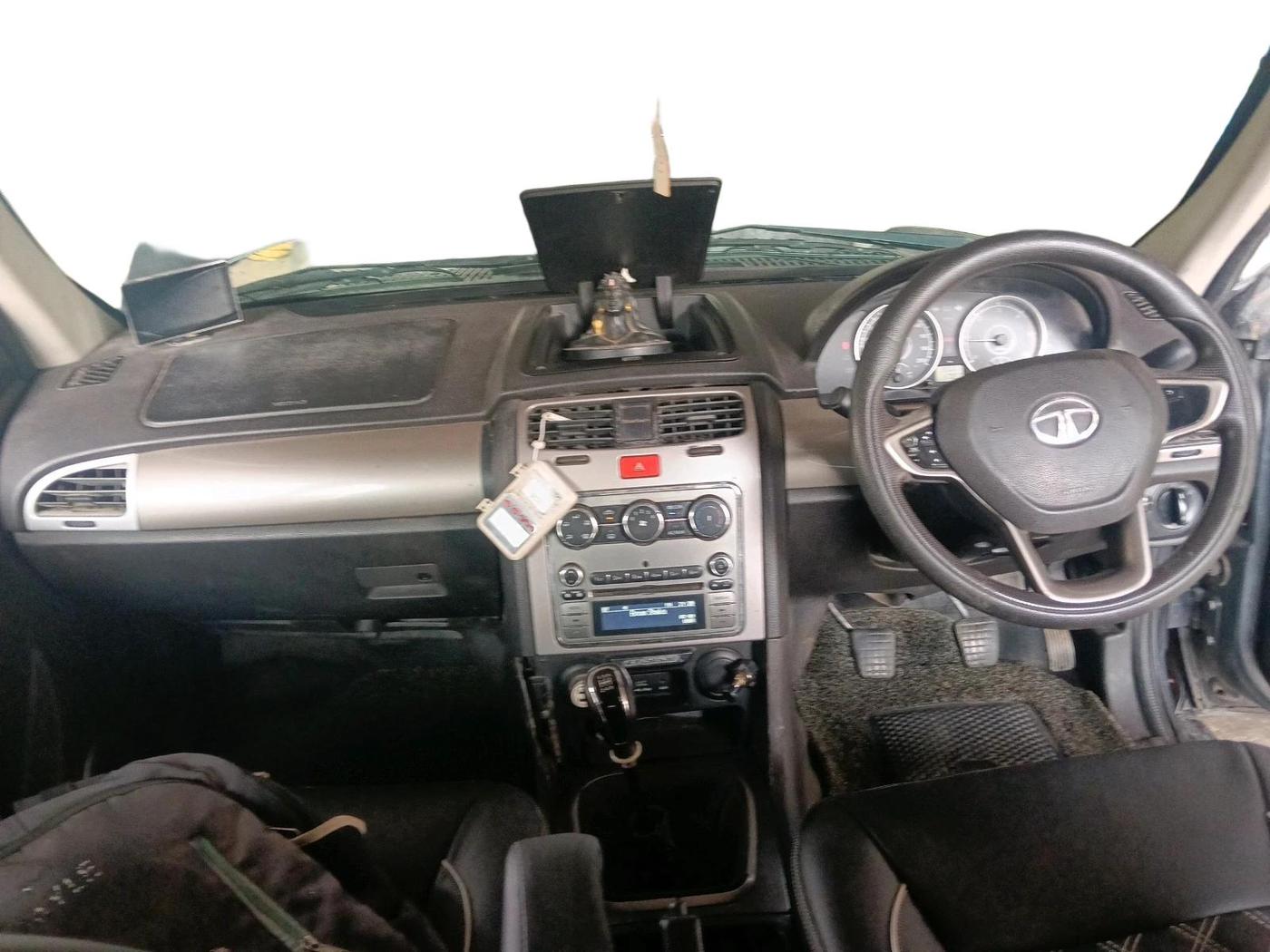 2016 Tata Safari Storme 2.2 VX 4X2, Diesel, Manual, 95,064 km, interior