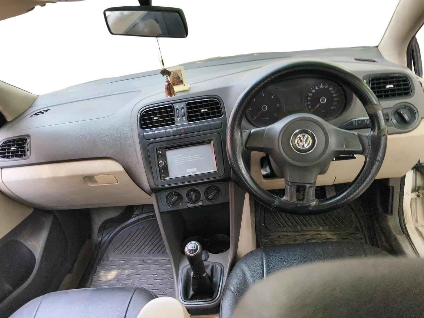 2011 Volkswagen Vento TRENDLINE DIESEL 1.6, Diesel, Manual, 1,02,337 km, interior