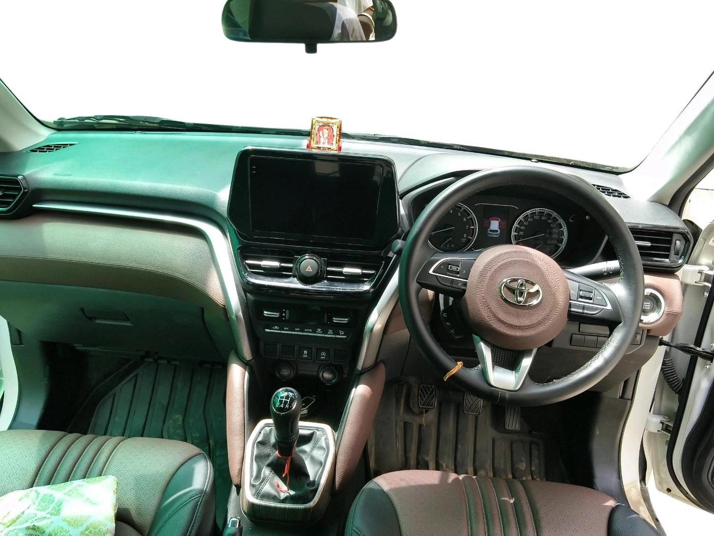 2025 Toyota URBAN CRUISER HYRYDER E NEO DRIVE, Petrol, Manual, 4,380 km, interior