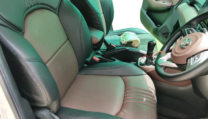 2025 Toyota URBAN CRUISER HYRYDER E NEO DRIVE, Petrol, Manual, 4,380 km, interior