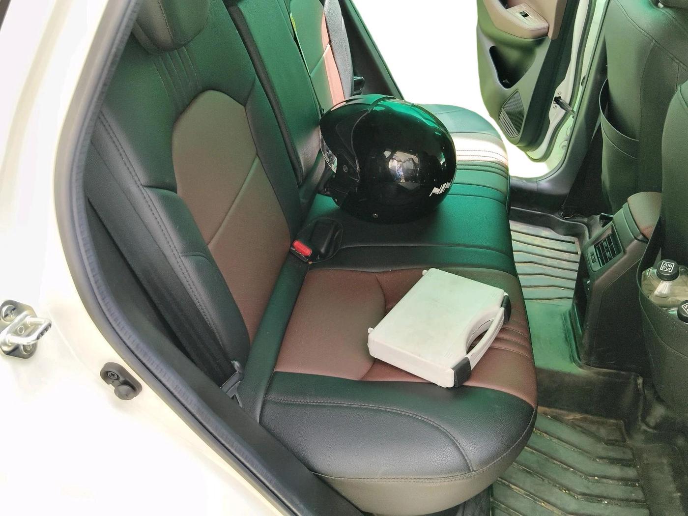 2025 Toyota URBAN CRUISER HYRYDER E NEO DRIVE, Petrol, Manual, 4,380 km, interior