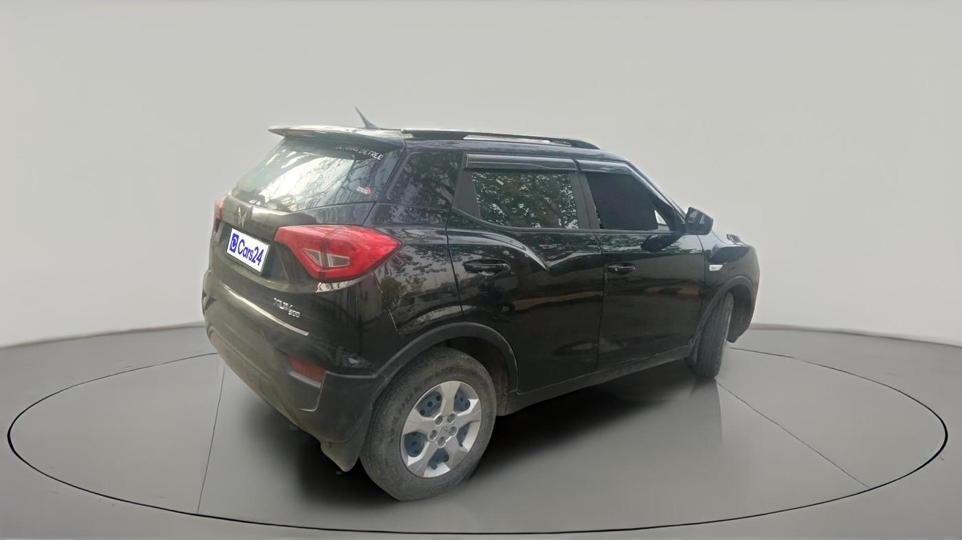 2023 Mahindra XUV300 W6 1.2 PETROL, Petrol, Manual, 15,436 km, exterior
