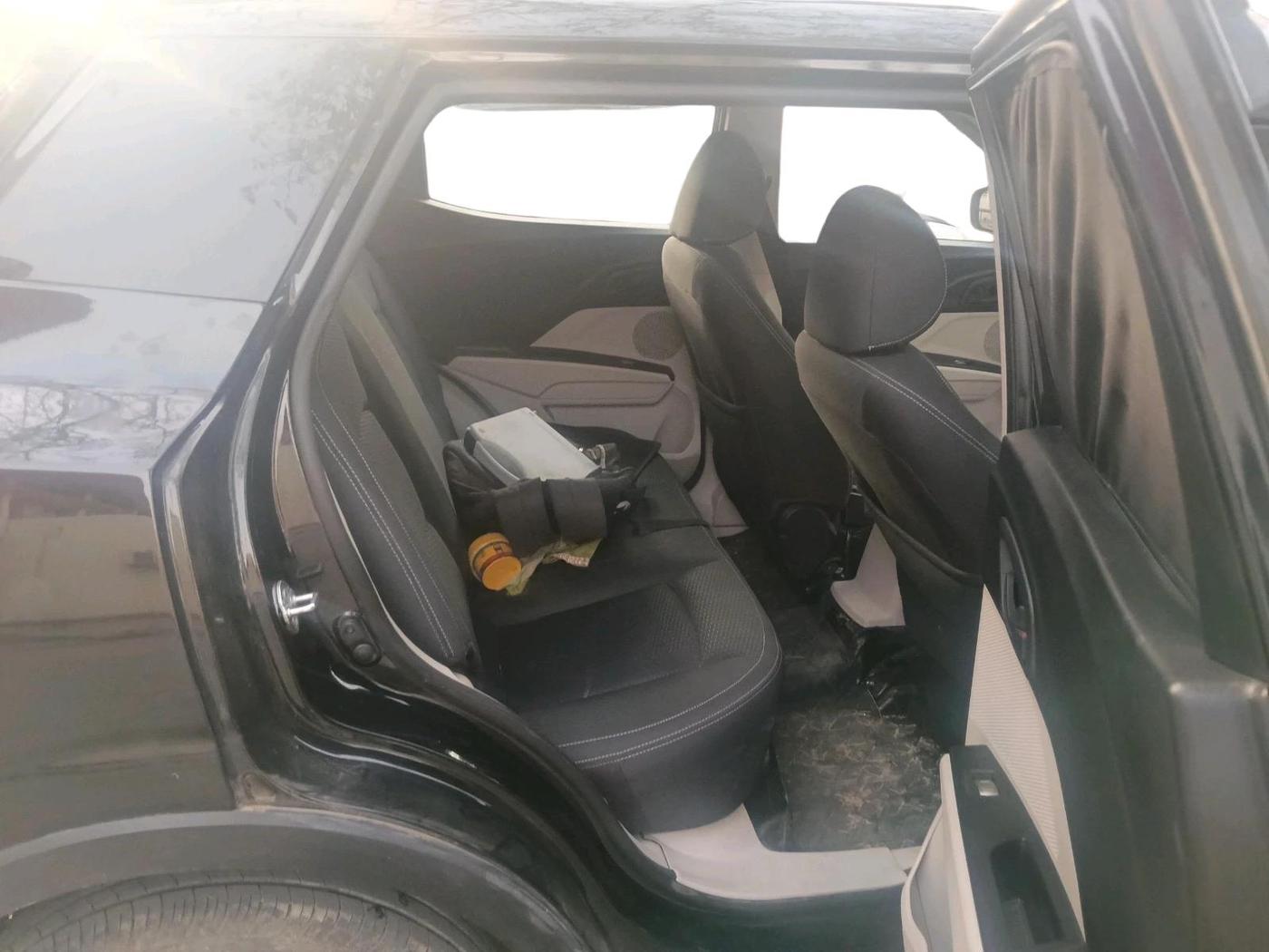 2023 Mahindra XUV300 W6 1.2 PETROL, Petrol, Manual, 15,436 km, interior