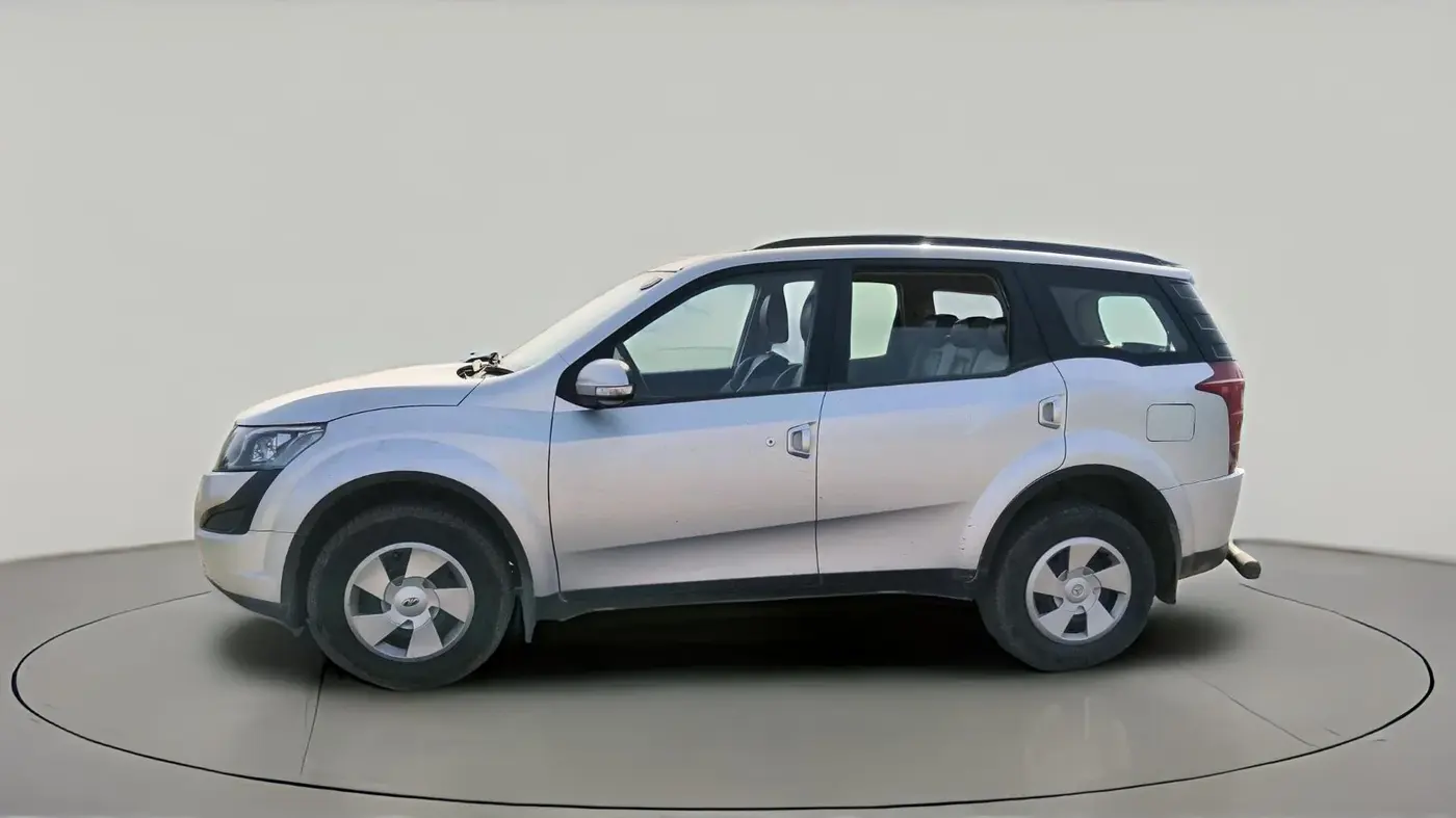 2017 Mahindra XUV500 W6 1.99, Diesel, Manual, 62,255 km, exterior