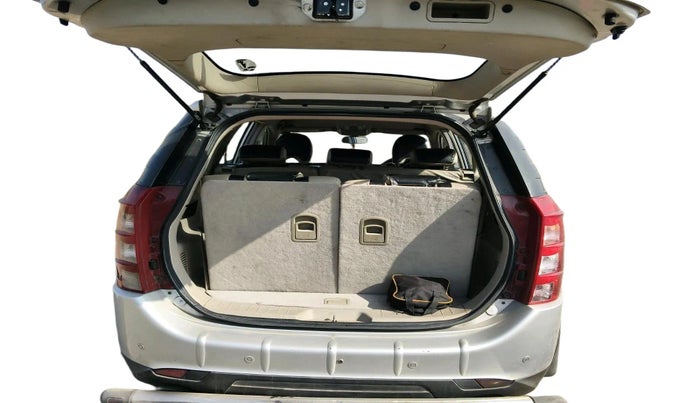 2017 Mahindra XUV500 W6 1.99, Diesel, Manual, 62,239 km, exterior