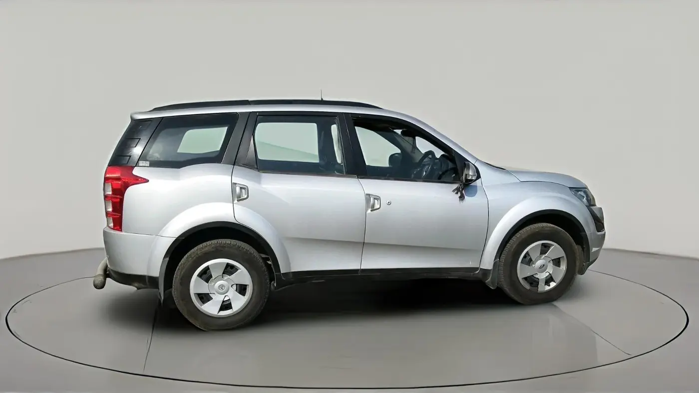 2017 Mahindra XUV500 W6 1.99, Diesel, Manual, 62,255 km, exterior