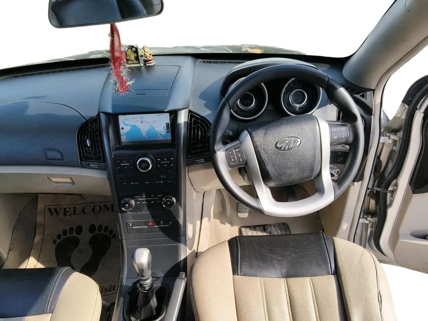 2017 Mahindra XUV500 W6 1.99, Diesel, Manual, 62,255 km, interior