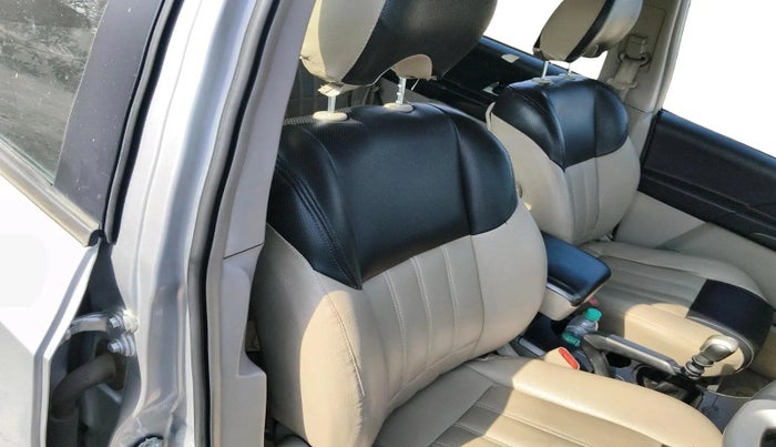 2017 Mahindra XUV500 W6 1.99, Diesel, Manual, 62,239 km, interior