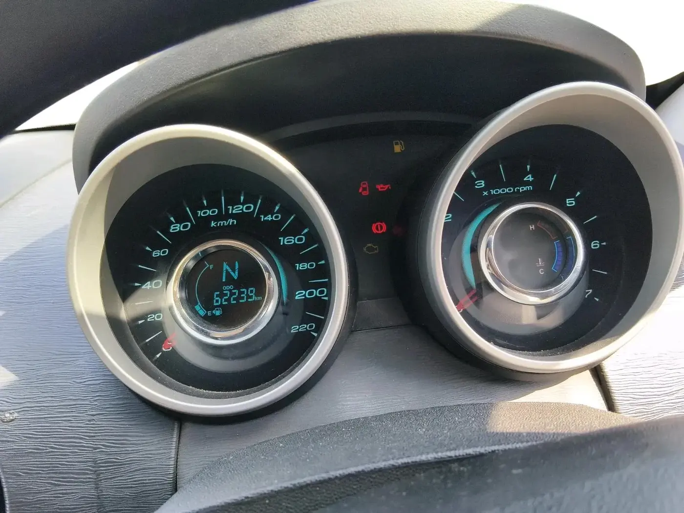 2017 Mahindra XUV500 W6 1.99, Diesel, Manual, 62,255 km, interior
