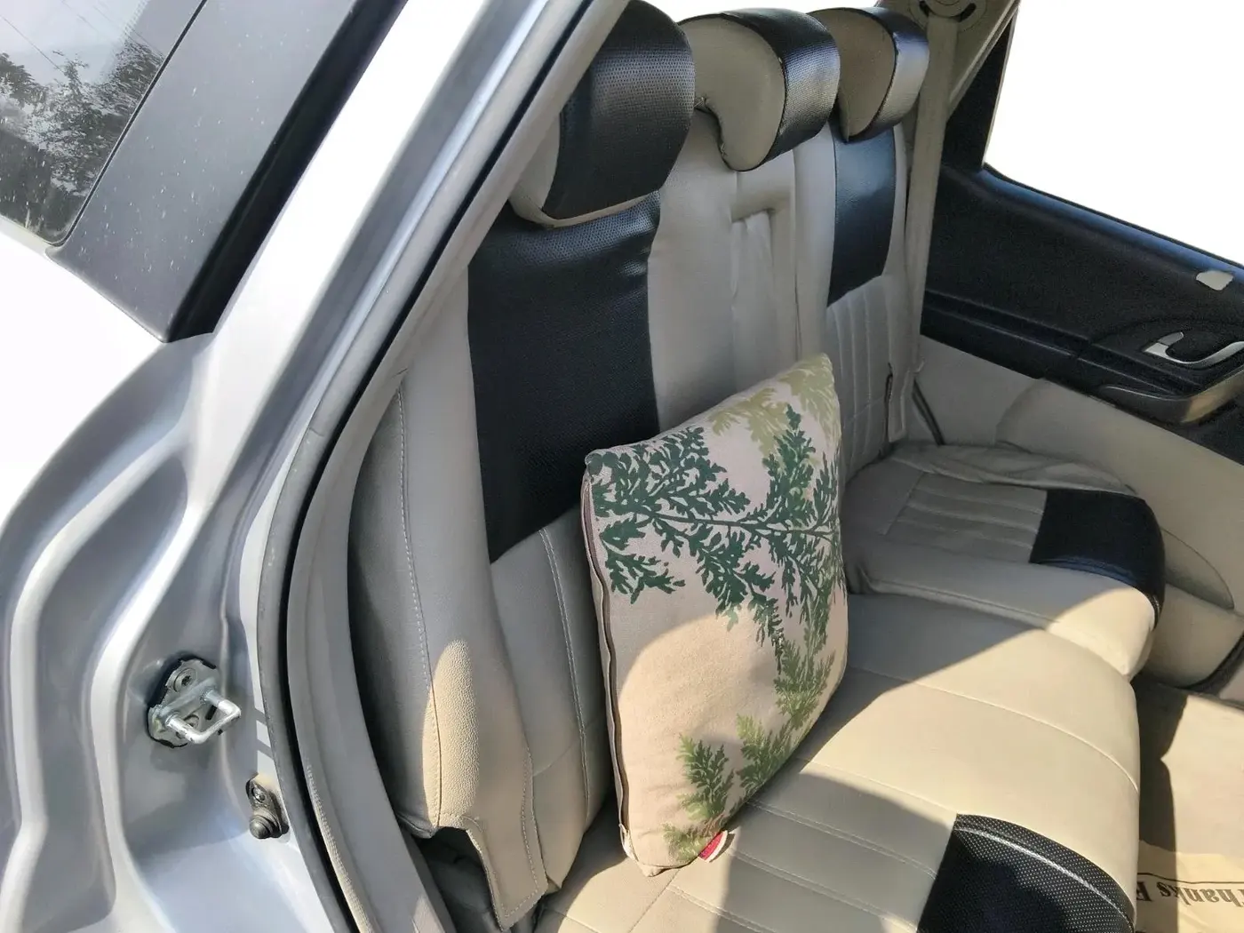 2017 Mahindra XUV500 W6 1.99, Diesel, Manual, 62,255 km, interior