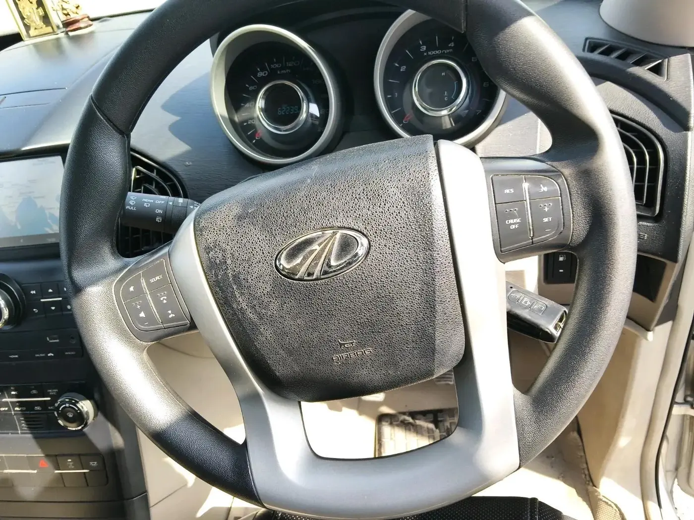 2017 Mahindra XUV500 W6 1.99, Diesel, Manual, 62,255 km, interior