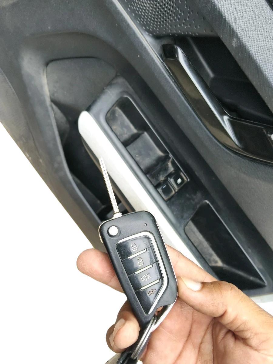 2023 Tata PUNCH PURE MT, CNG, Manual, 1,11,632 km, interior