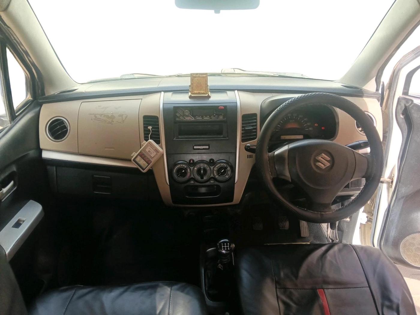 2017 Maruti Wagon R 1.0 LXI, CNG, Manual, 98,711 km, interior