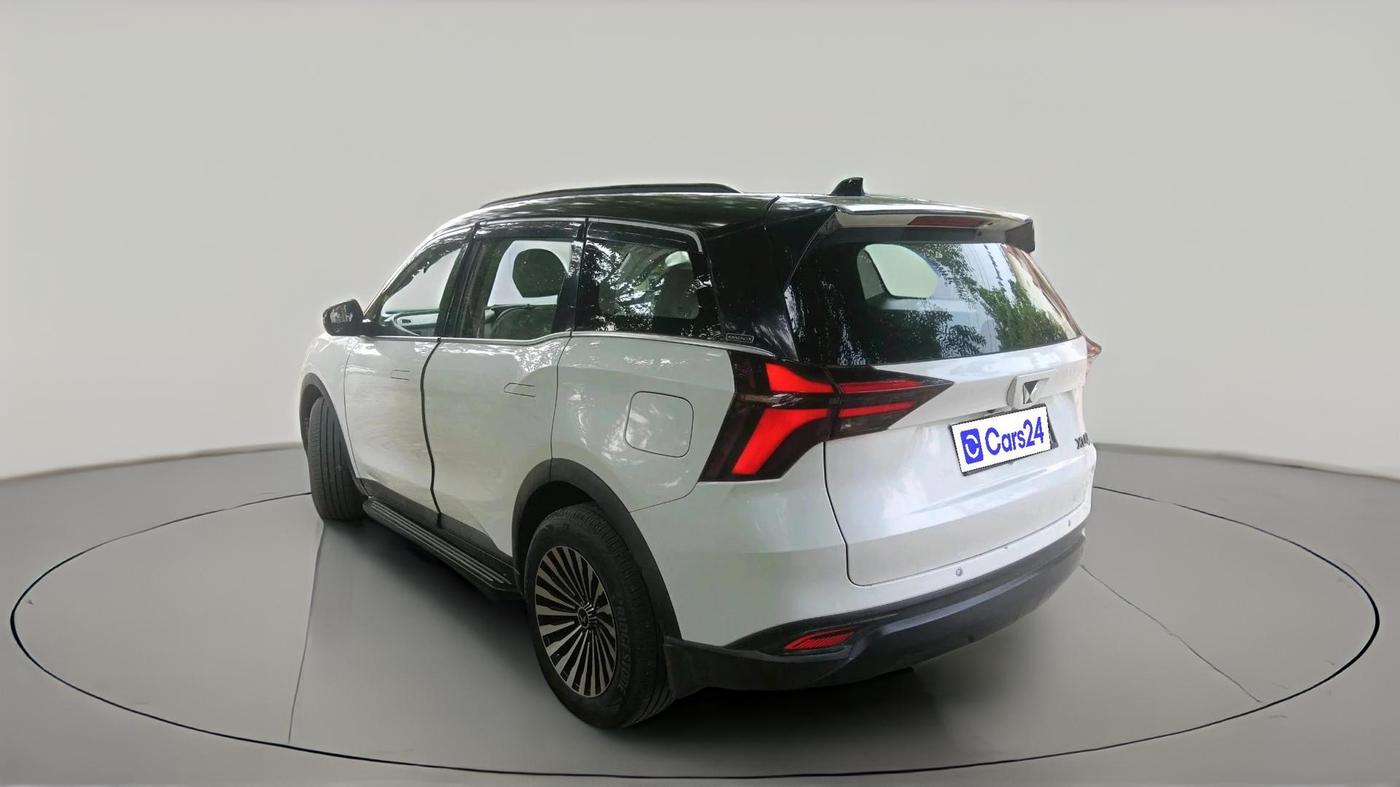 2023 Mahindra XUV700 MX D MT 5 STR, Diesel, Manual, 30,140 km, exterior