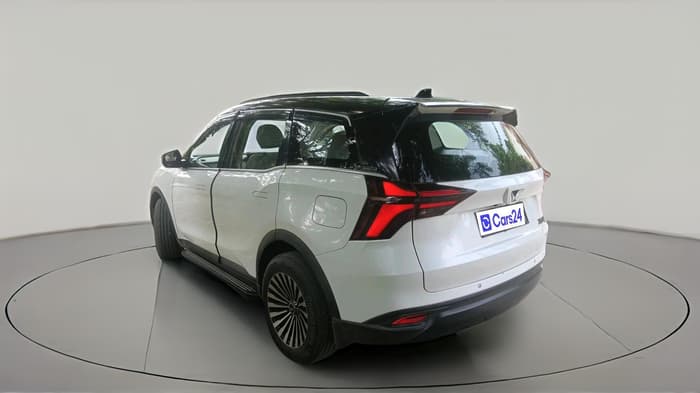 2023 Mahindra XUV700 MX D MT 5 STR, Diesel, Manual, 30,140 km, exterior