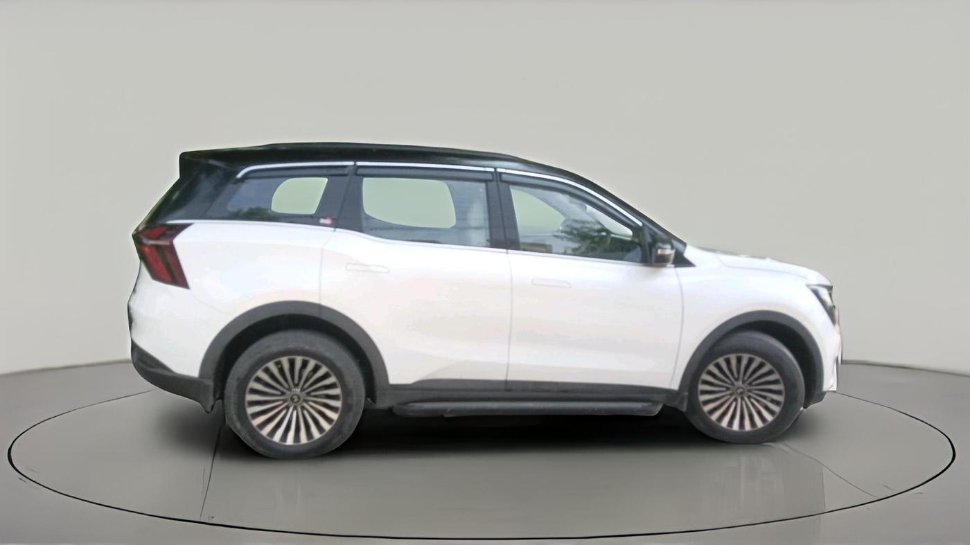 2023 Mahindra XUV700 MX D MT 5 STR, Diesel, Manual, 30,140 km, exterior