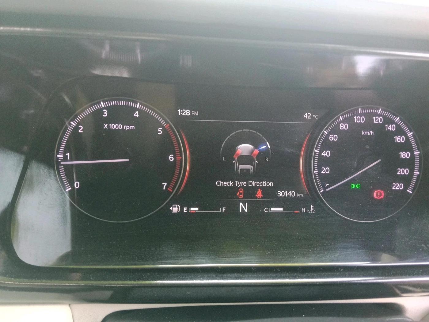 2023 Mahindra XUV700 MX D MT 5 STR, Diesel, Manual, 30,140 km, interior