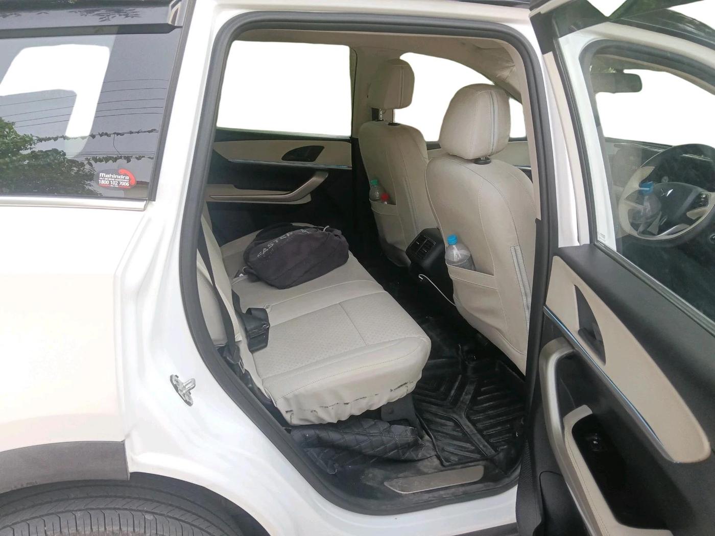 2023 Mahindra XUV700 MX D MT 5 STR, Diesel, Manual, 30,140 km, interior