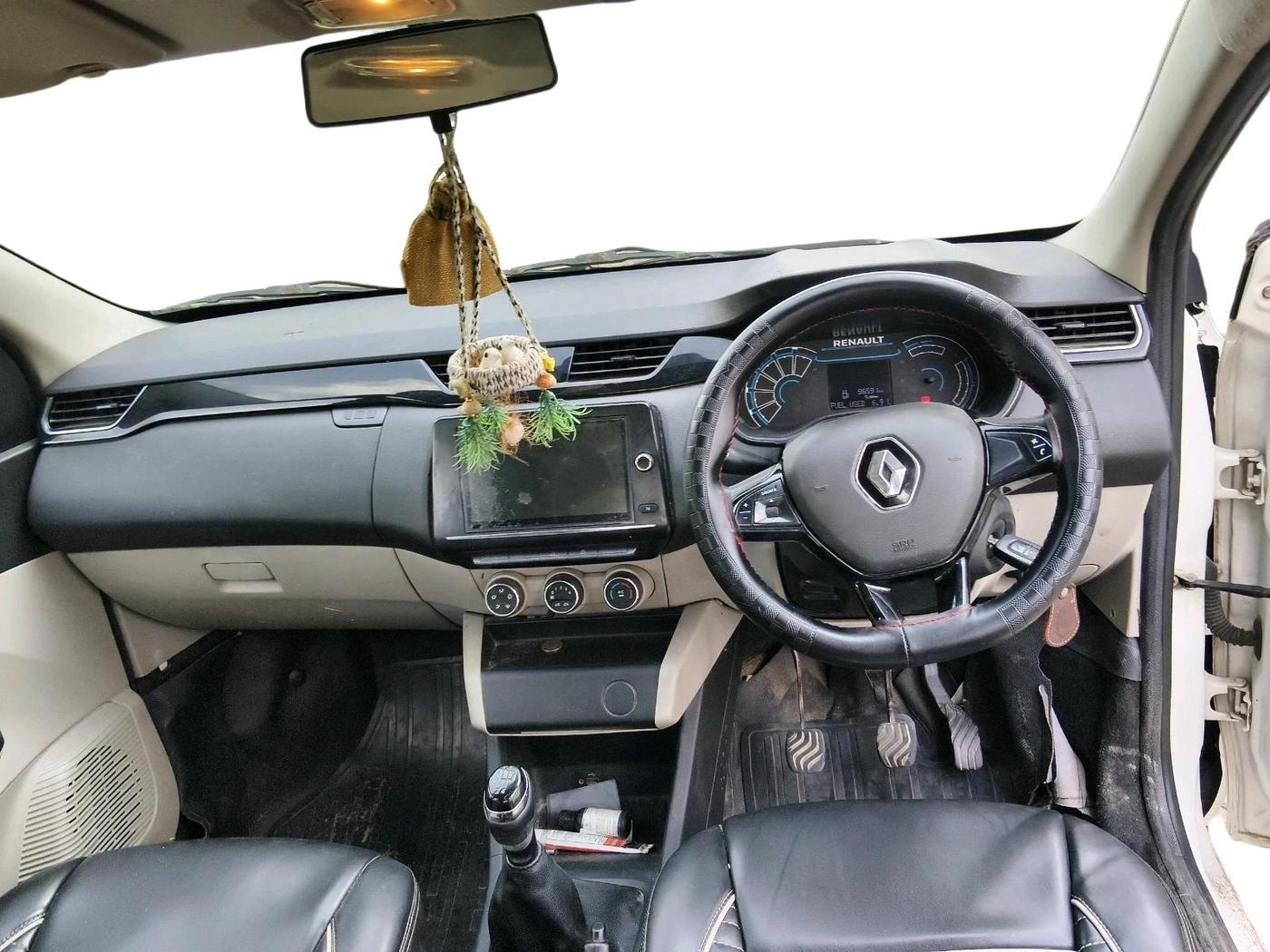 2022 Renault TRIBER RXT, Petrol, Manual, 96,591 km, interior