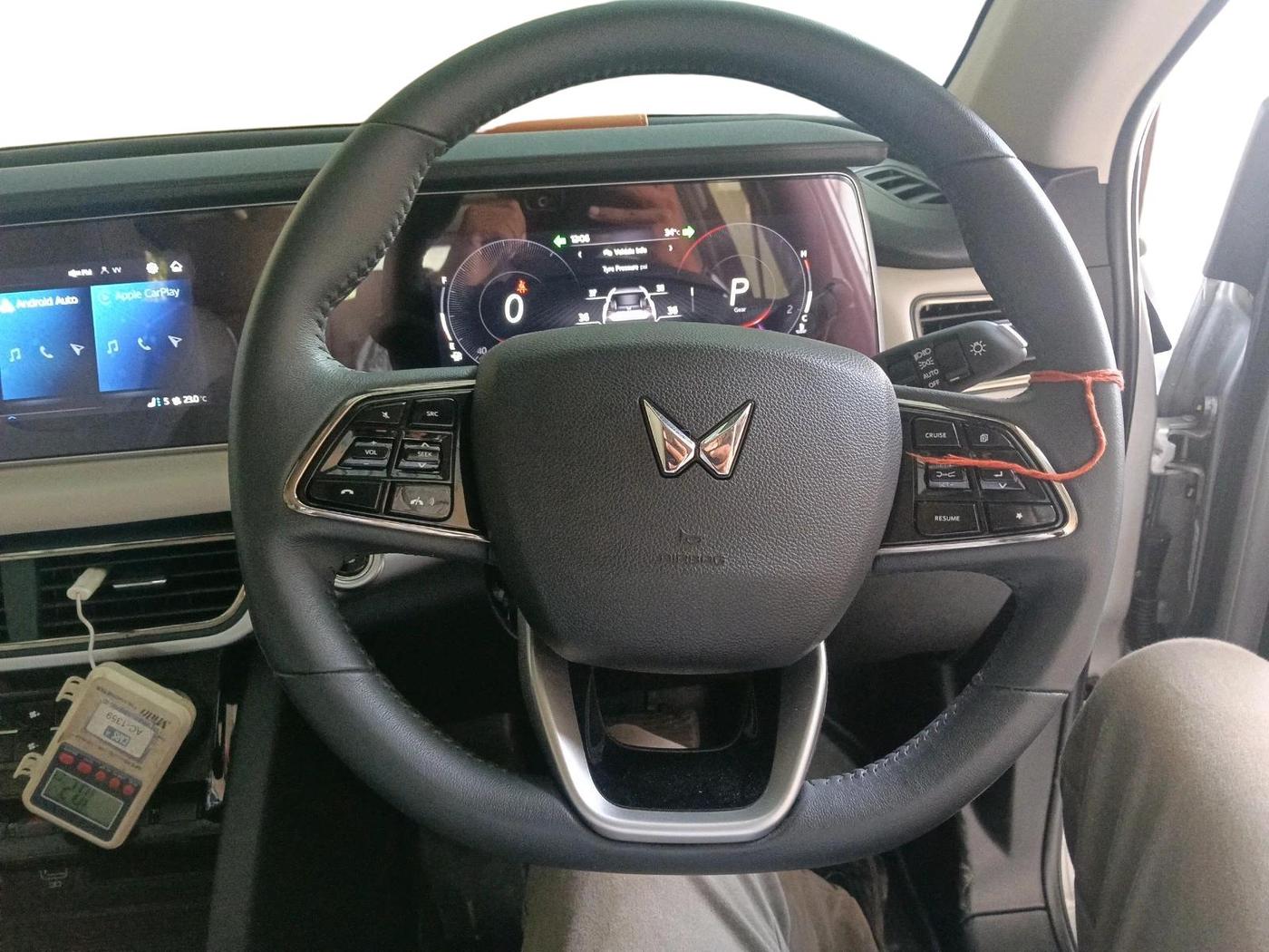 2024 Mahindra XUV700 AX 7 LUXURY P AT 7 STR, Petrol, Automatic, 7,922 km, interior
