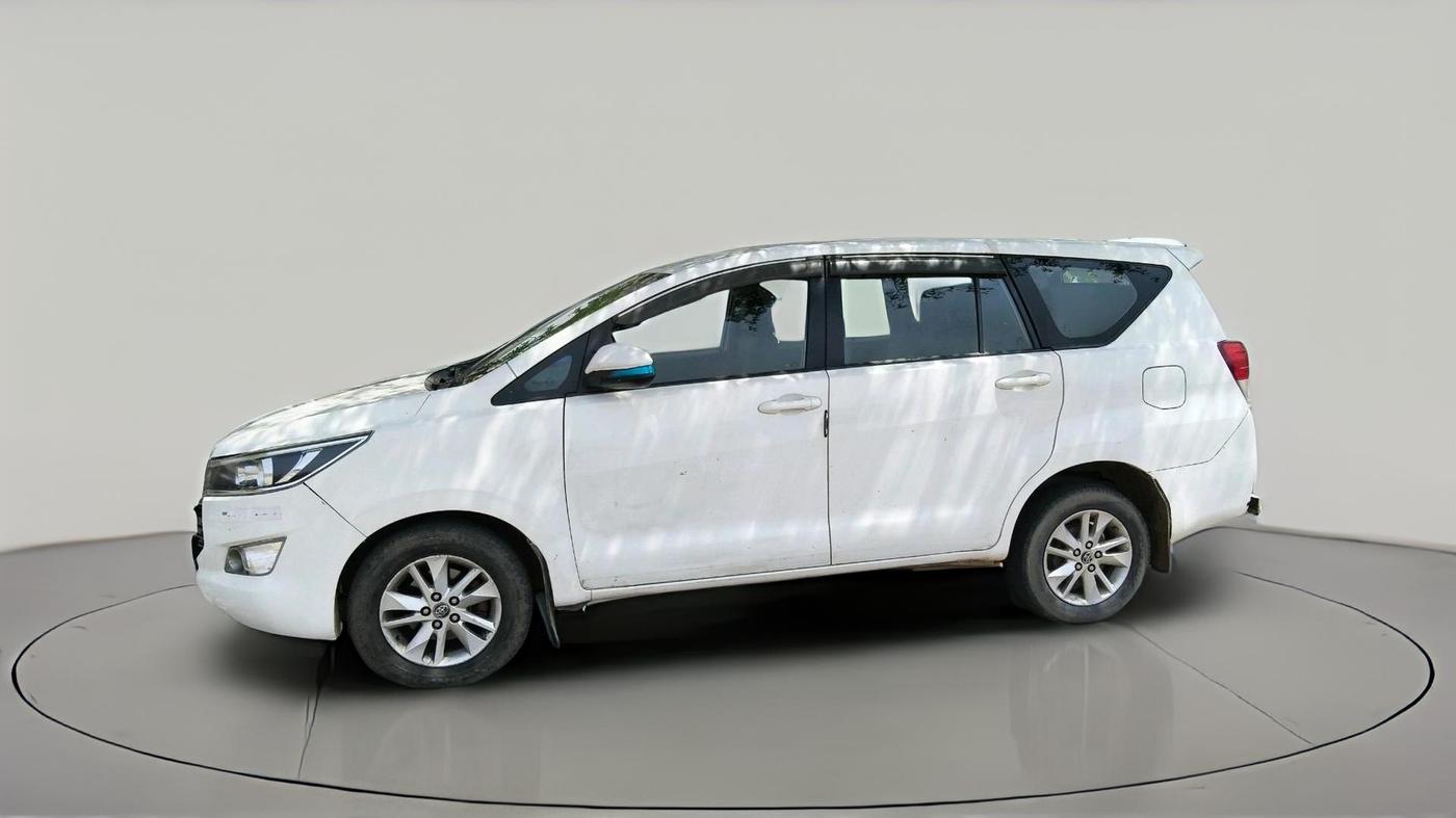 2017 Toyota Innova Crysta 2.4 G 7 STR, Diesel, Manual, 2,70,385 km, exterior