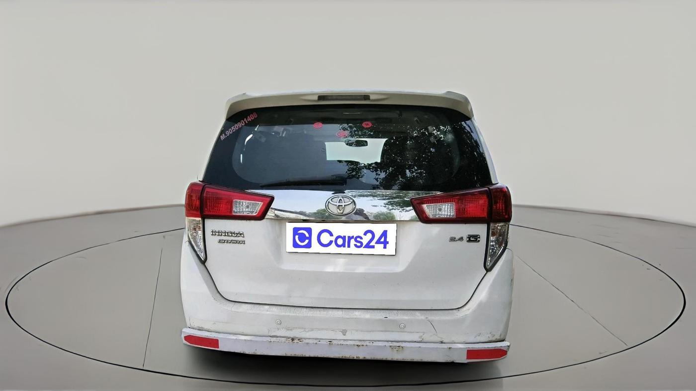 2017 Toyota Innova Crysta 2.4 G 7 STR, Diesel, Manual, 2,70,385 km, exterior