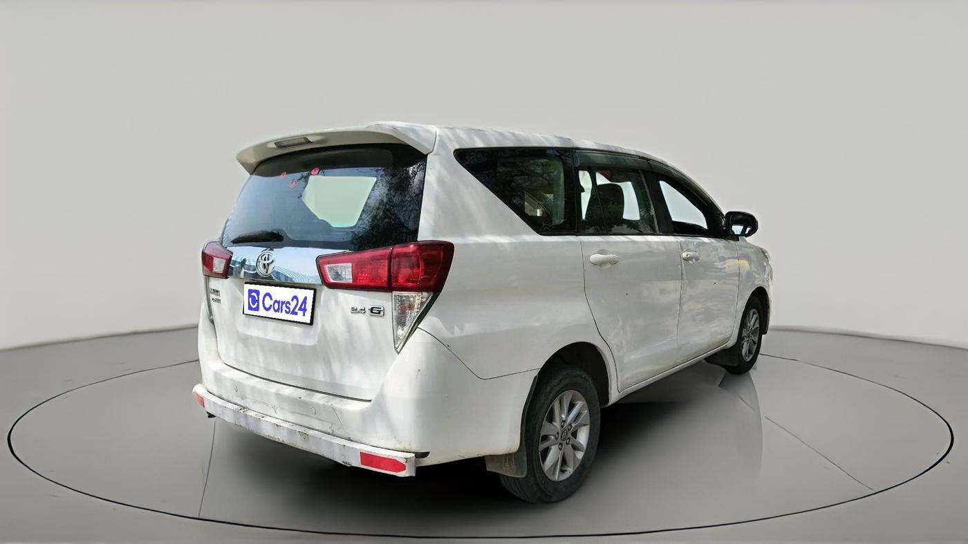 2017 Toyota Innova Crysta 2.4 G 7 STR, Diesel, Manual, 2,70,385 km, exterior