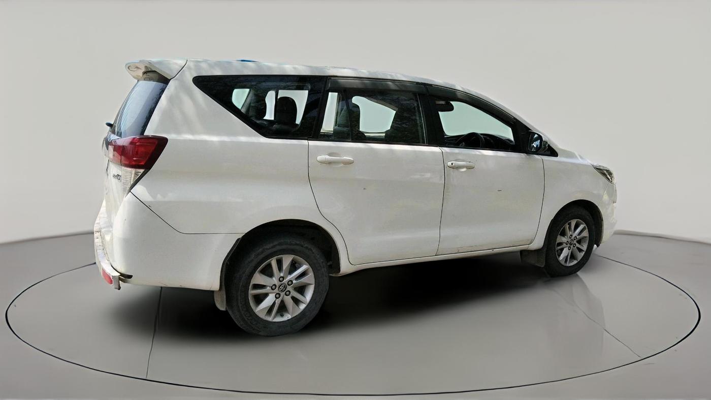 2017 Toyota Innova Crysta 2.4 G 7 STR, Diesel, Manual, 2,70,385 km, exterior