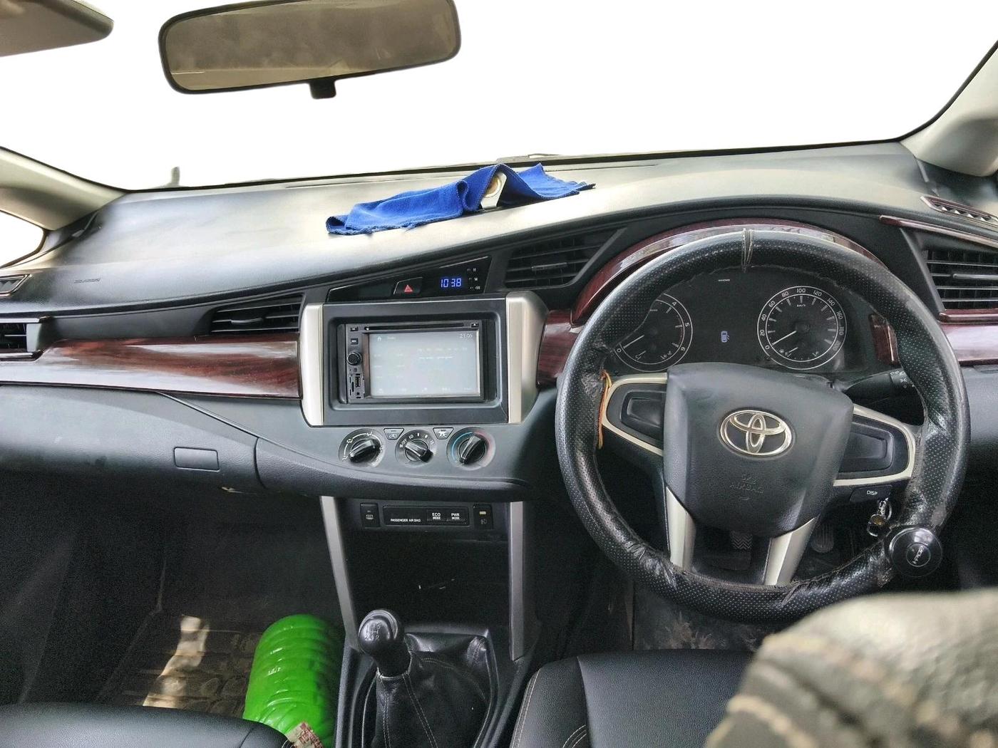 2017 Toyota Innova Crysta 2.4 G 7 STR, Diesel, Manual, 2,70,385 km, interior