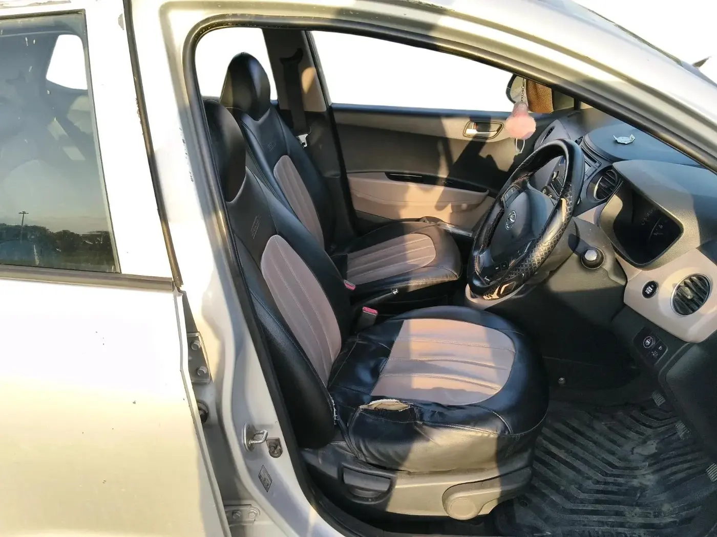 2015 Hyundai Grand i10 ASTA (O) 1.2 KAPPA VTVT, CNG, Manual, 2,50,001 km, interior